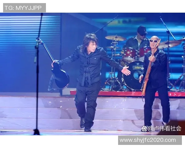 足球明星携手中国综艺舞台展现风采引发观众热议与期待